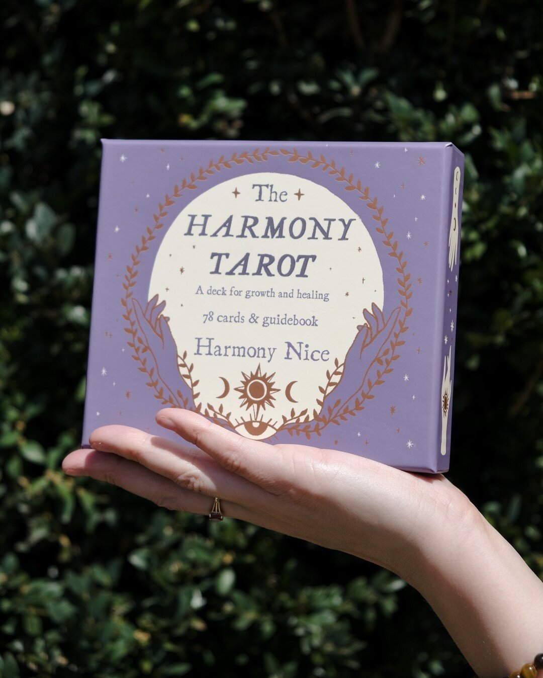 I present to you, The Harmony Tarot... review video! 🌙 (In case you missed it last Thursday - link in bio to watch on YouTube!) ⠀⠀⠀⠀⠀⠀⠀⠀⠀
⠀⠀⠀⠀⠀⠀⠀⠀⠀
The Harmony Tarot is honestly the sweetest Tarot deck. 💖 It's like chatting to a helpful friend that
