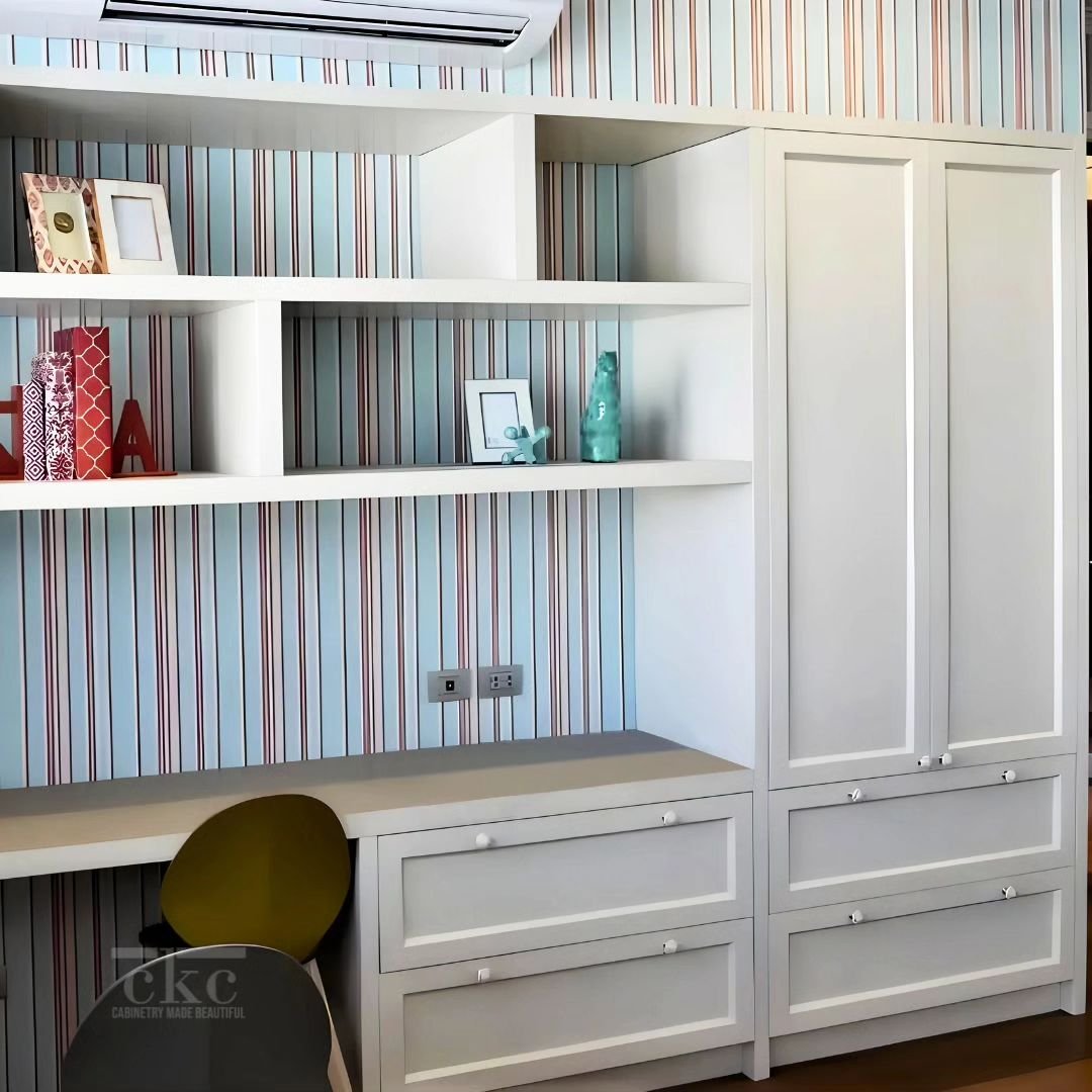 Seeking a functional workspace in your bedroom or a customized study area? How about a custom cabinet that spans the entire back wall, offering a beautiful blend of open shelves for displaying your personality and discreet closed cabinets for hidden 