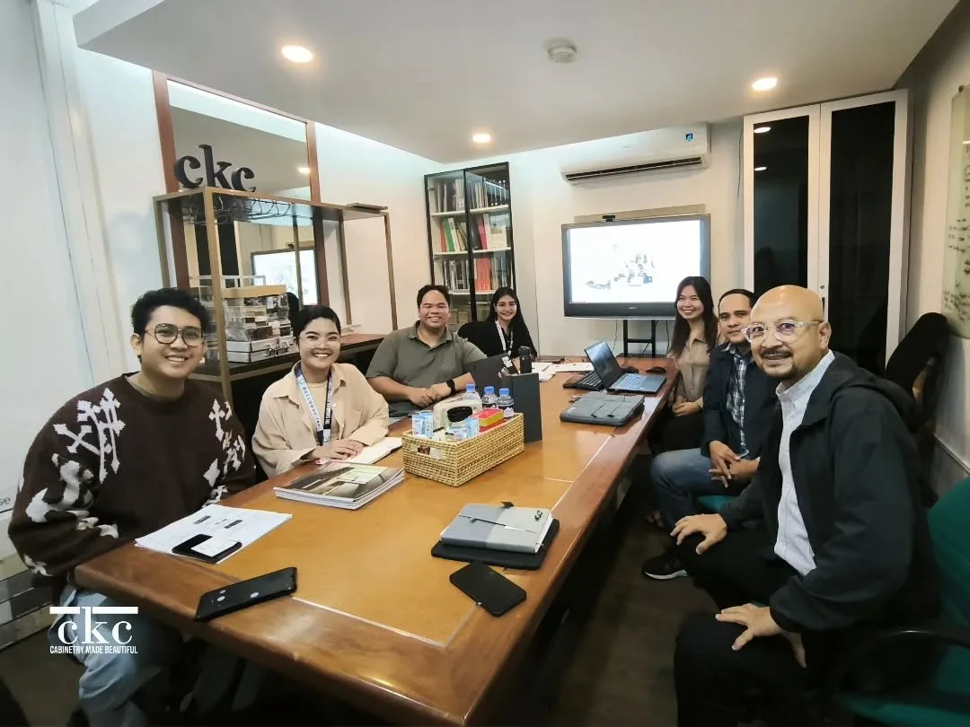 🤝 Catching up with our trusted partner, @hafelephilippines 🇩🇪 &mdash; supplier of top-quality fittings and hardware that help us craft cabinetry made beautiful. ✨