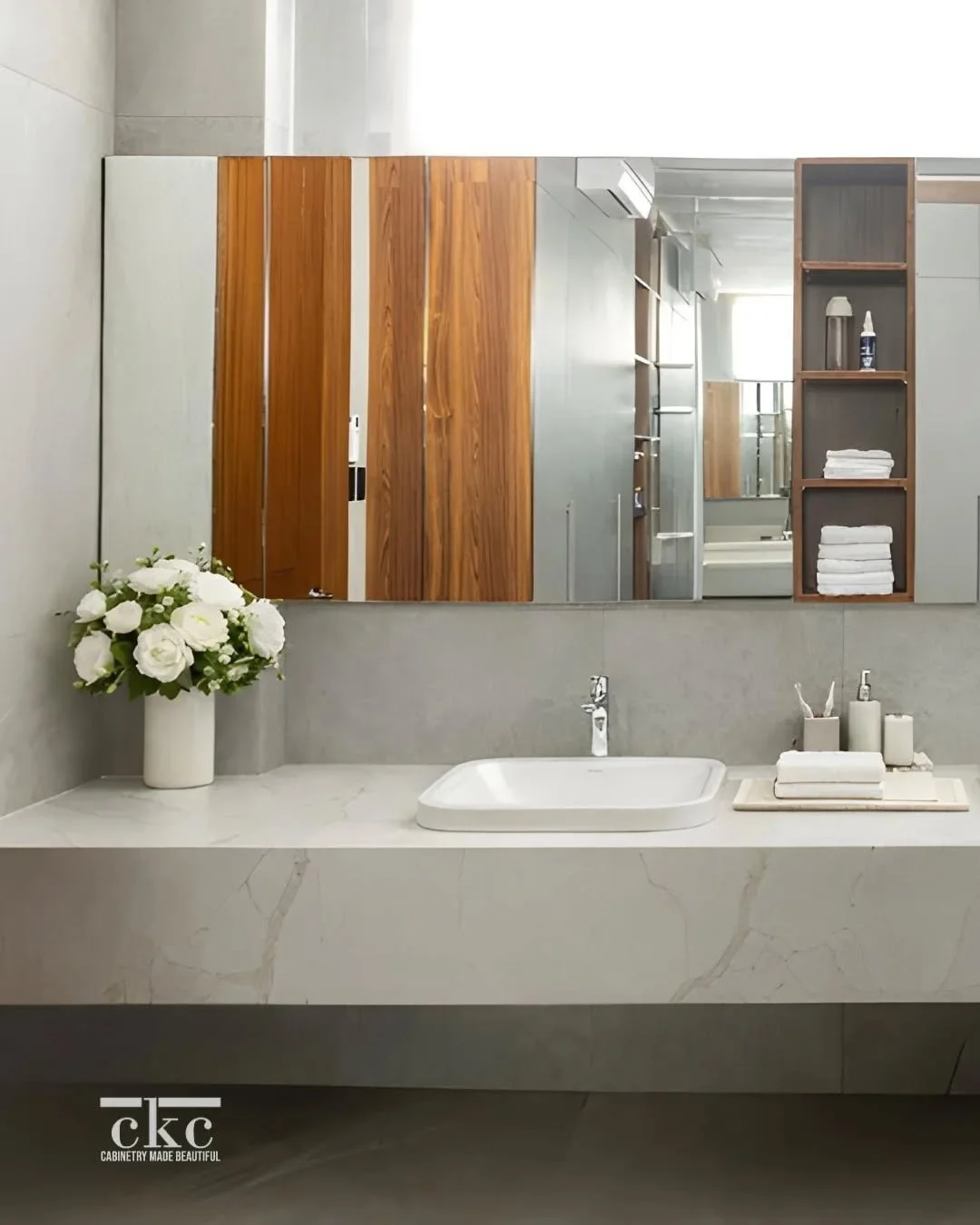 The secret to a pristine vanity? Built-in mirror cabinetry. 🤫 

Do you prefer hiding your products away or displaying them on open shelving? Let us know! 👇