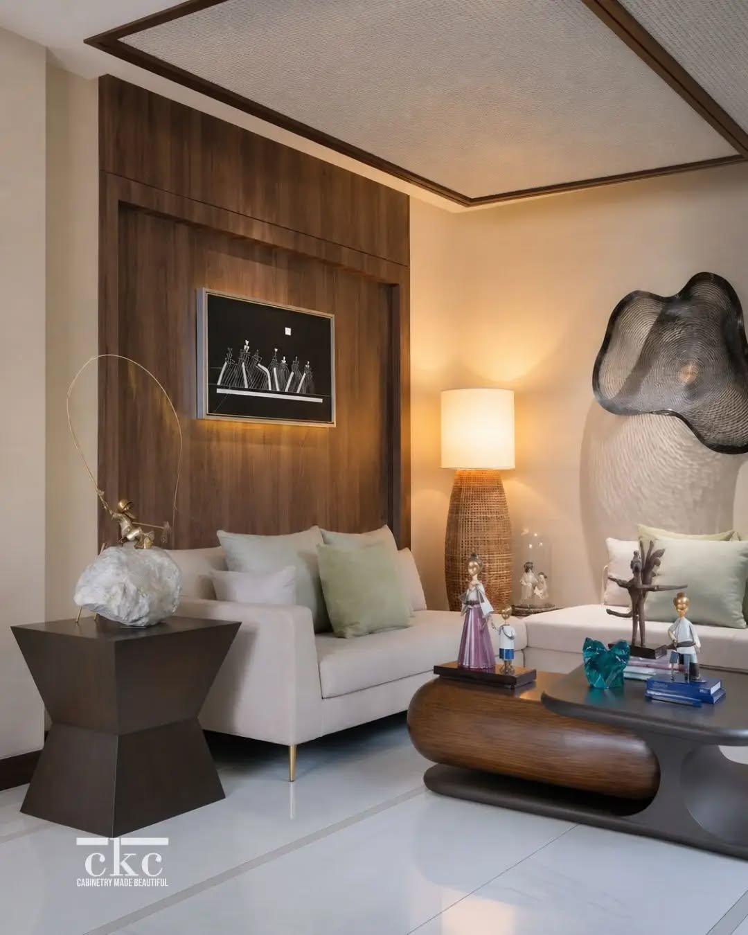 What if one wall could define the entire space? Custom wood paneling brings warmth, structure, and a seamless finish to this modern living room. If you&rsquo;d love this in your home, give it a ❤️.