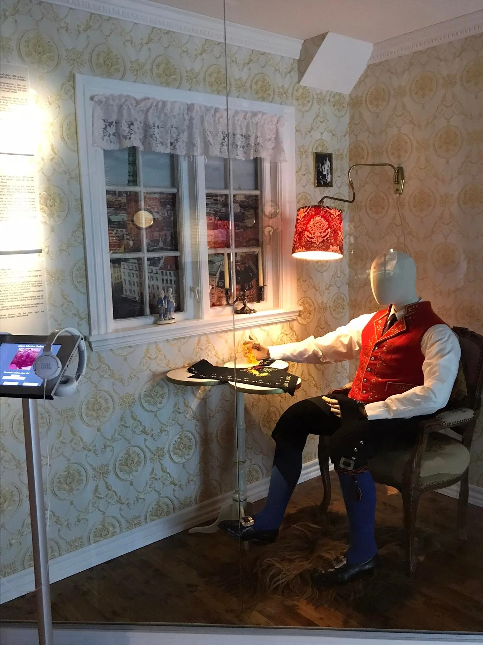 Nýggj framsýning um føroysk klæði