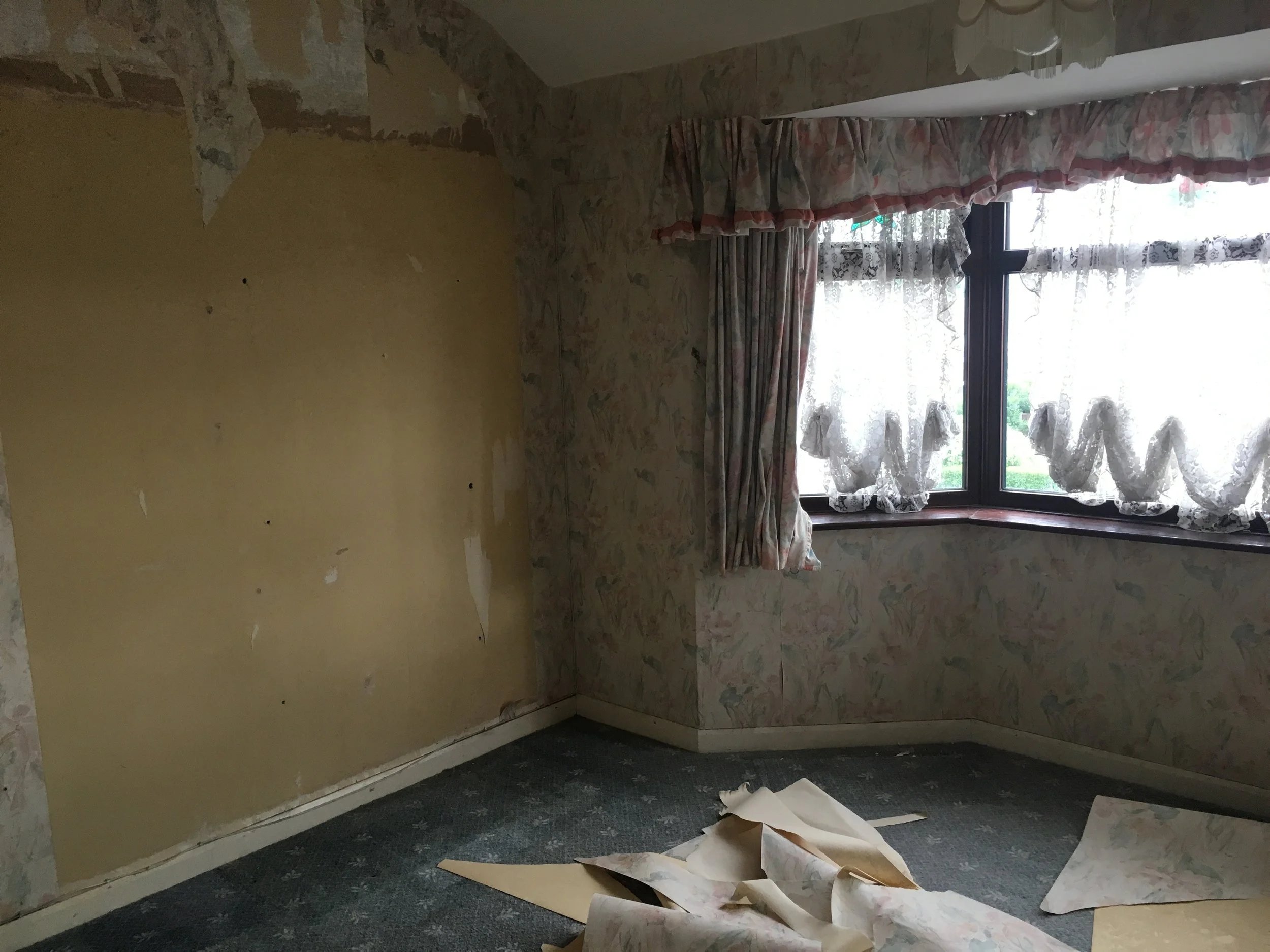 Stripped wallpaper in the guest room