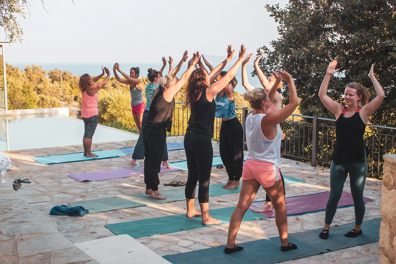 Partner yoga hi-5’s!