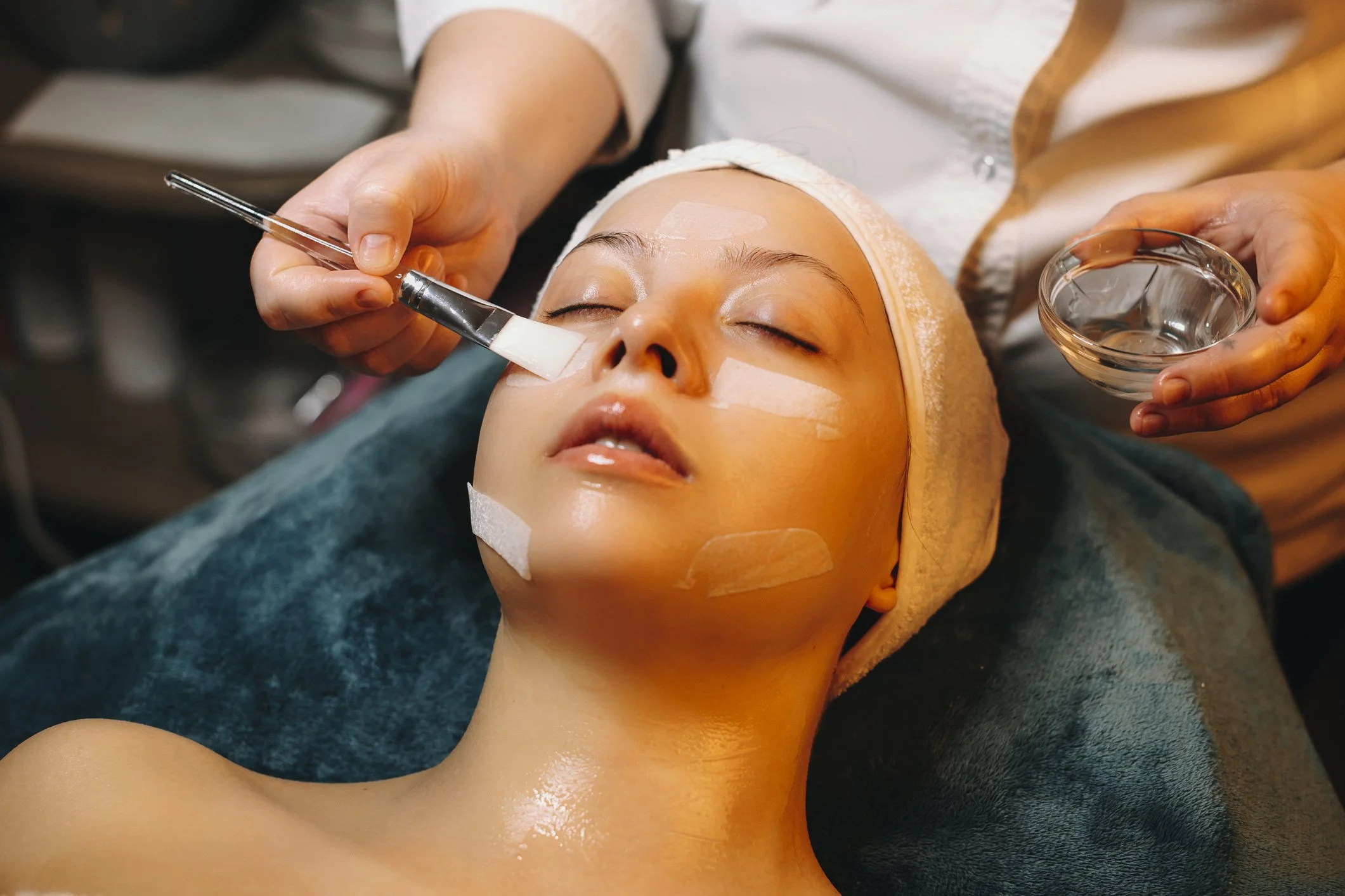 Say Goodbye to Congested Skin with Acne Treatment Facial and Pore Refining Treatments