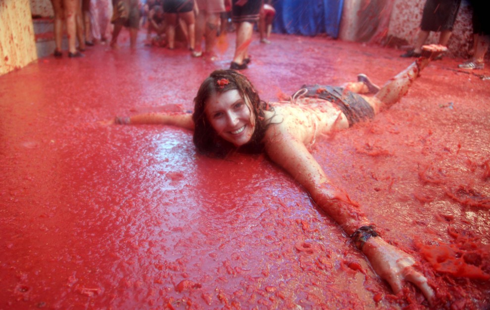 la-tomatina-festival-girl-990x627.jpg