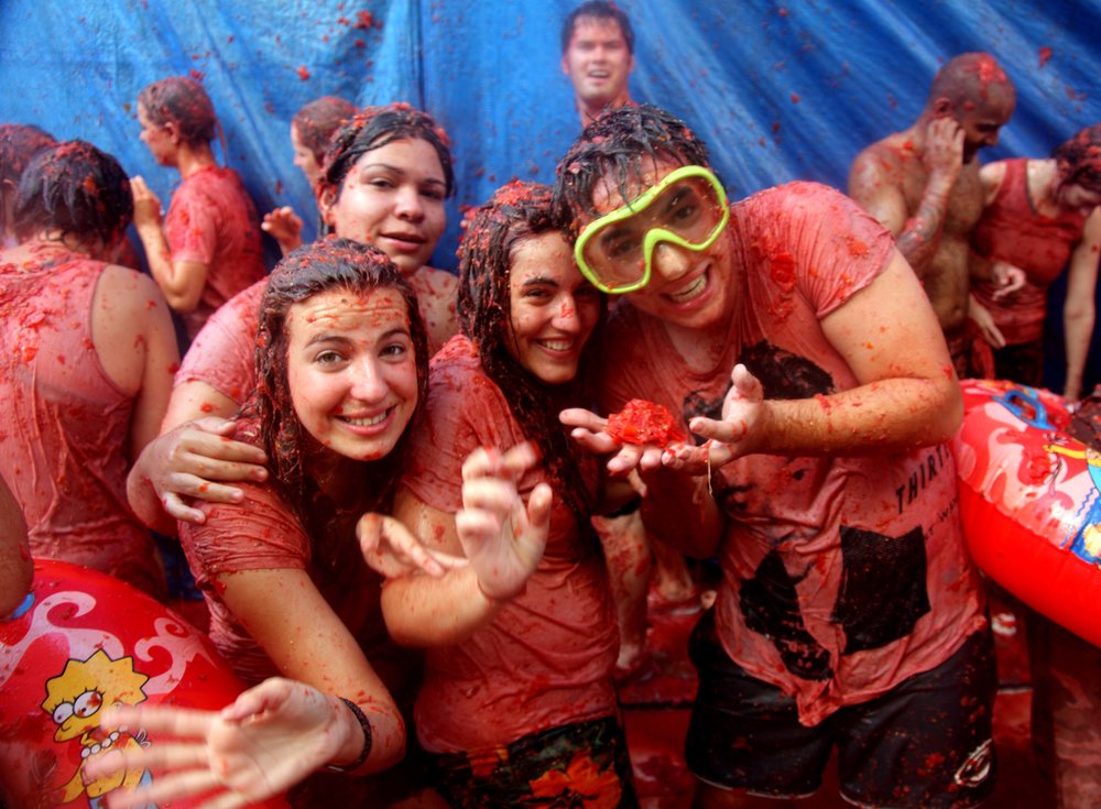 people-enjoying-la-tomatina-festival.jpg