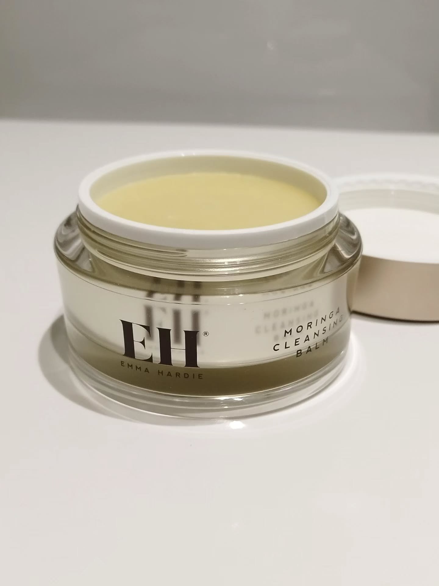 EVENING ROUTINE

Ever get to the evening, feel really tired but know that you still need to take your makeup off?

Taking a bit of time to create an evening self care ritual I've found has helped to bring enjoyment back to this part of the day and me