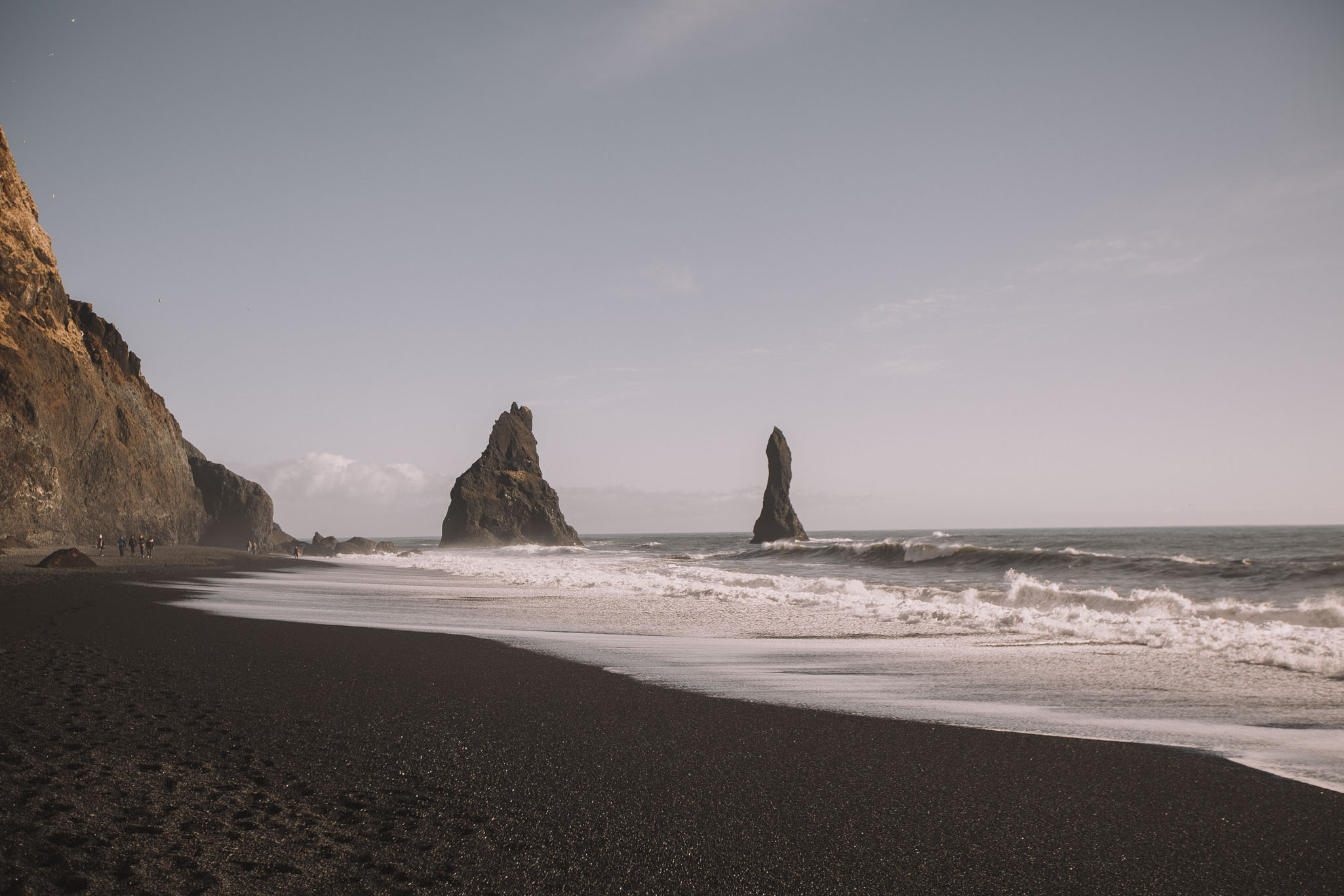 Road-trip-Islande-Iceland-Voyage-Travel-Portrait-Jérémy-Boyer-Sunny-day-Vik-black-sand-beach-sable-noir-Reynifjara-2.jpg