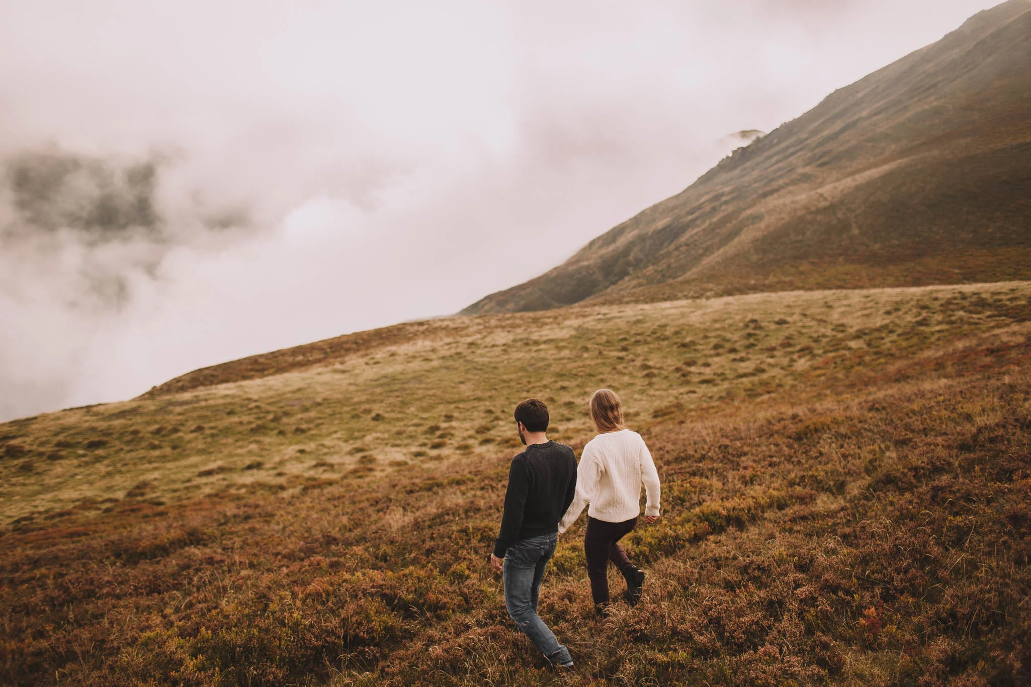 Pyrénées-mountains-wedding-photographer-jeremy-boyer-montagne-engagement-session-love-couple-11.jpg