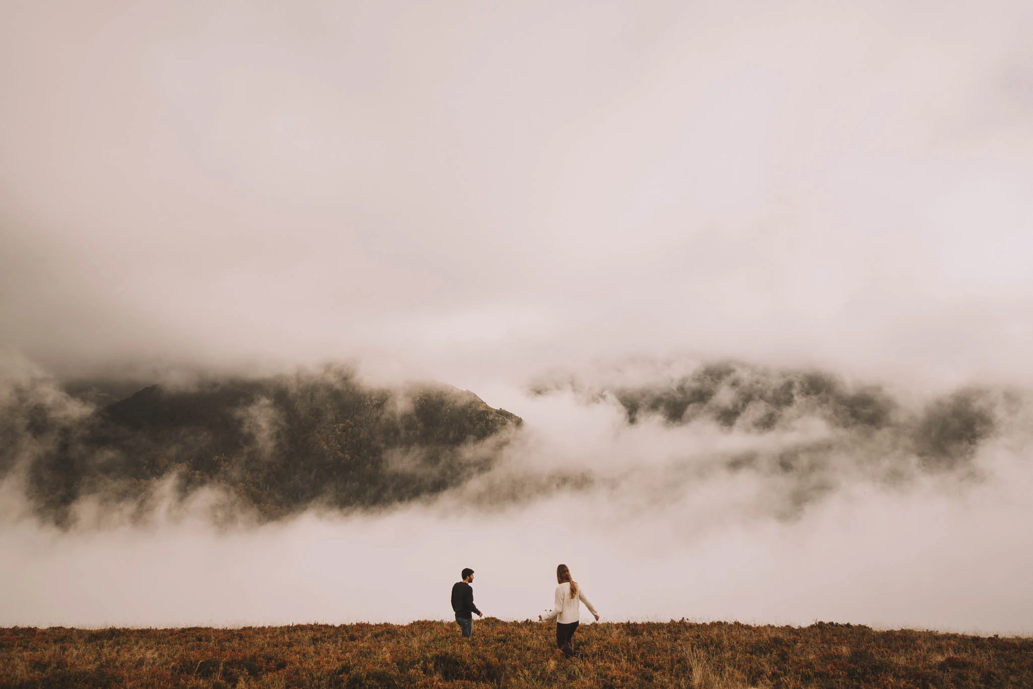Pyrénées-mountains-wedding-photographer-jeremy-boyer-montagne-engagement-session-love-couple-26.jpg