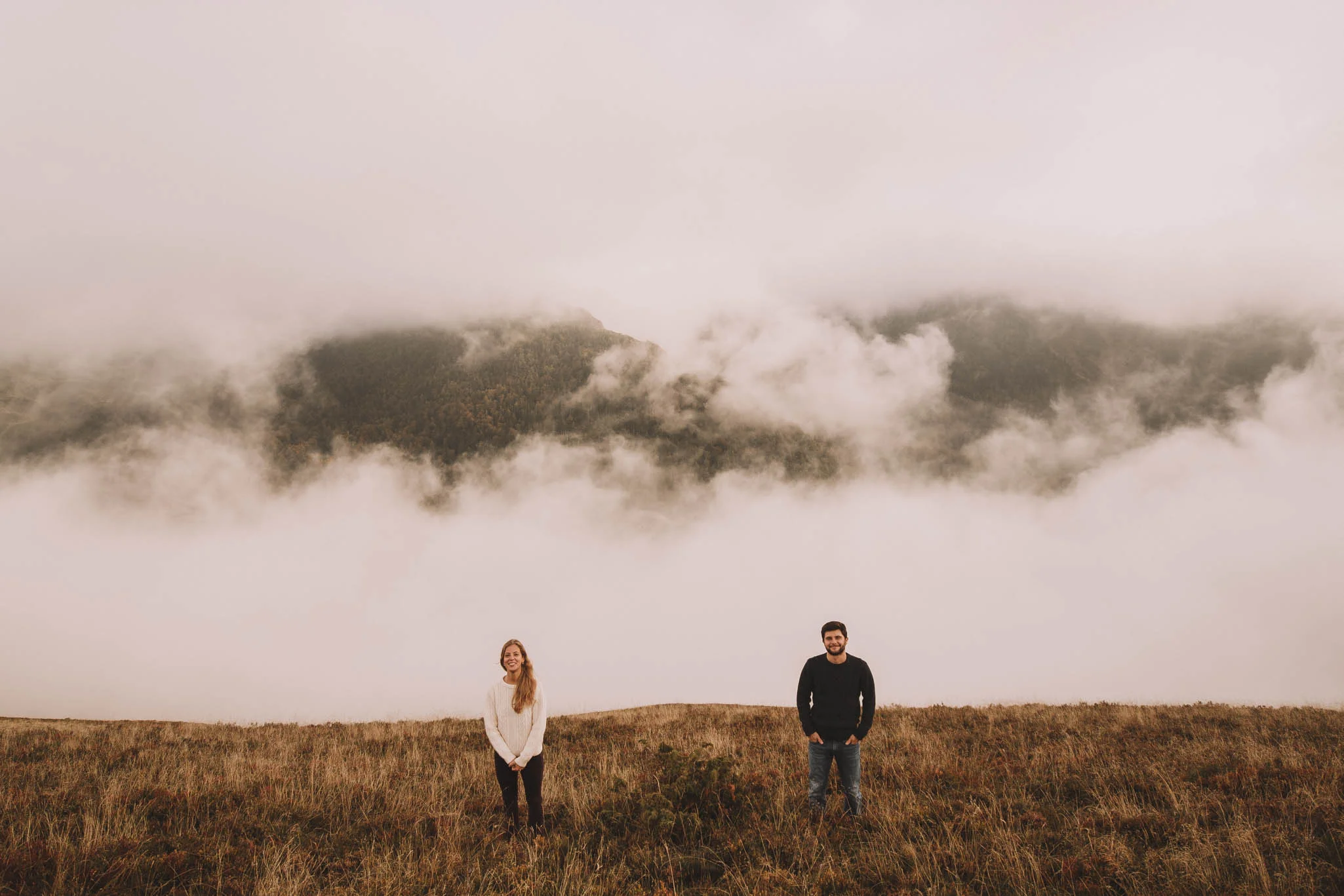 Pyrénées-mountains-wedding-photographer-jeremy-boyer-montagne-engagement-session-love-couple-27.jpg