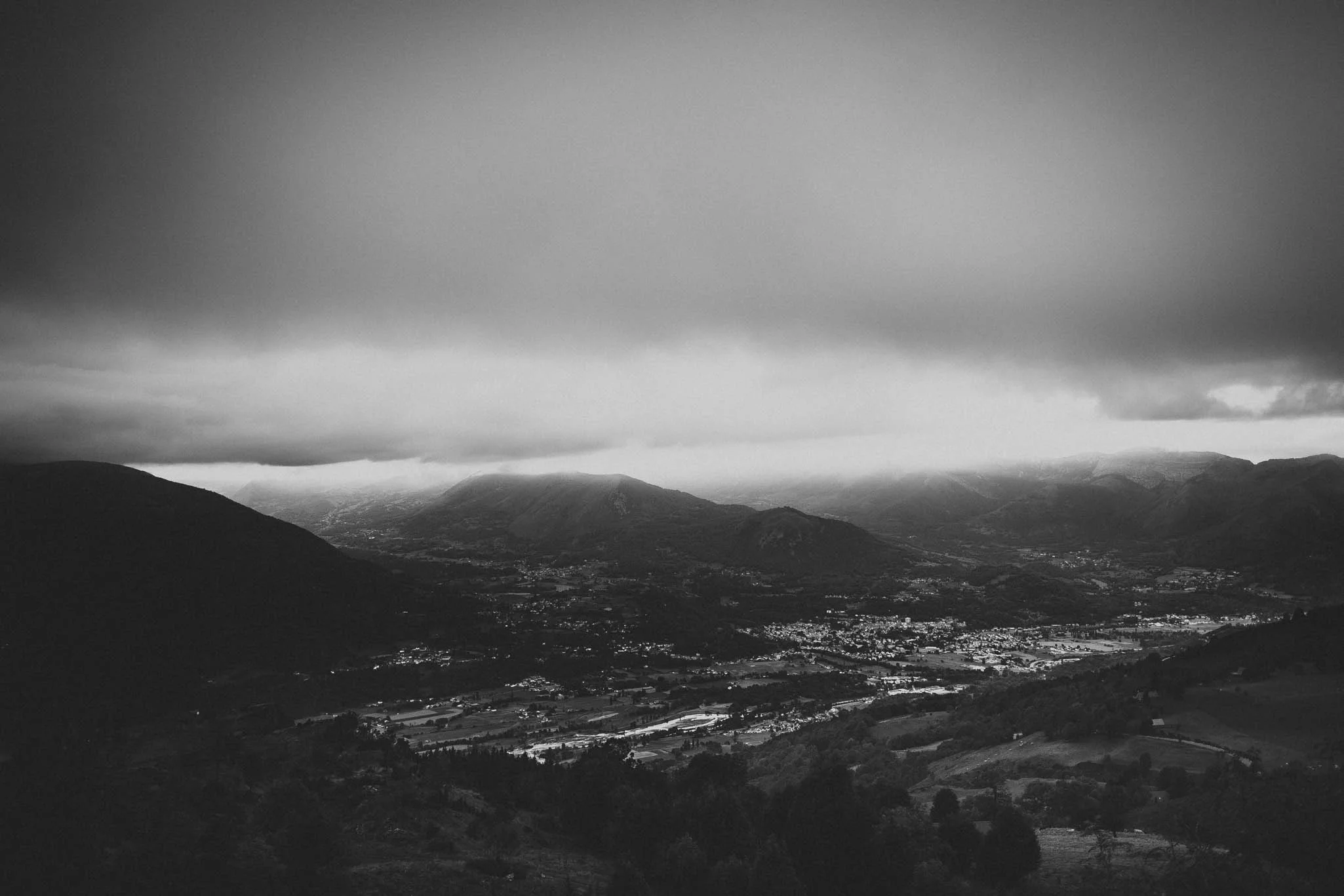 Pyrénées-mountains-wedding-photographer-jeremy-boyer-montagne-engagement-session-love-couple-55.jpg