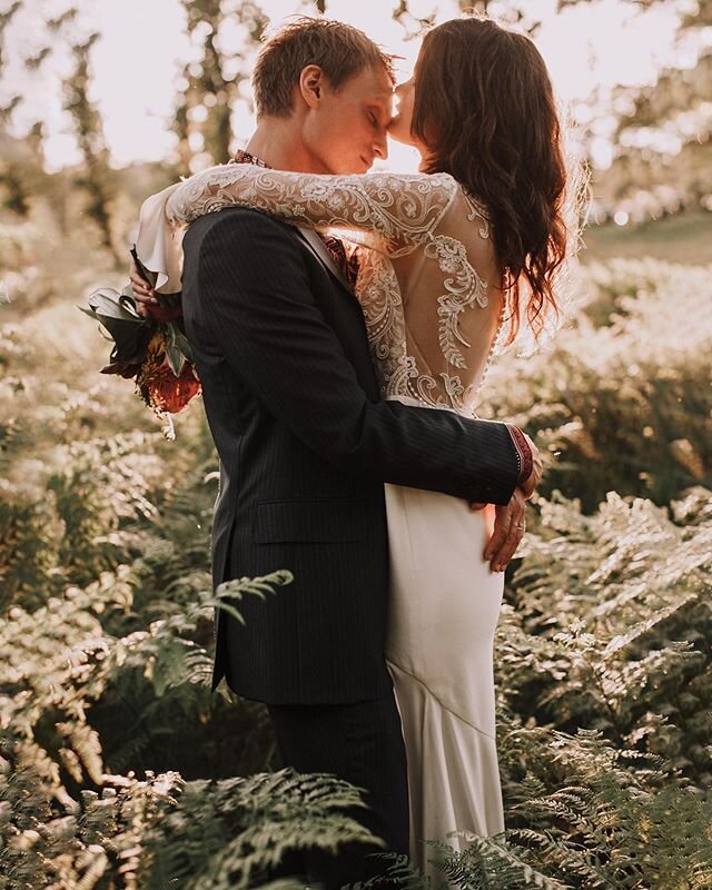 C + A - Blessed by the last rays of sun 
Dress : @rimearodaky 
Costume : @alfreddunhill 
Flowers and scenography: @hug.fleuriste 
Venue : @domainedepetiosse 
#couplepictures #couplesession #weddingportraits #weddingportraitsession #frenchwedding #fre