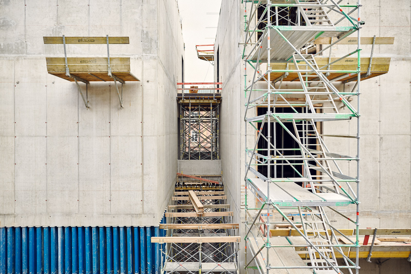 Zwischen den Kuben, Blick vom Atrium 2016–03–09