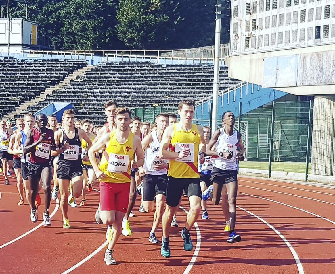 Strong performances by road relay teams