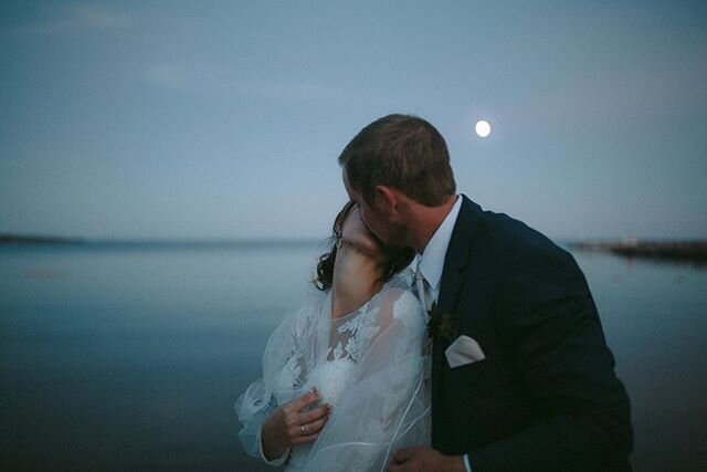 Emily + Chris 
A moment of quiet on their wedding night 🌔 1|3
#leelanauweddingphotographer #upnorthweddingphotographer #lakemichiganweddingphotographer #traversecityweddingphotographer #northportweddingphotographer #willowbrookweddings #moonlightwed