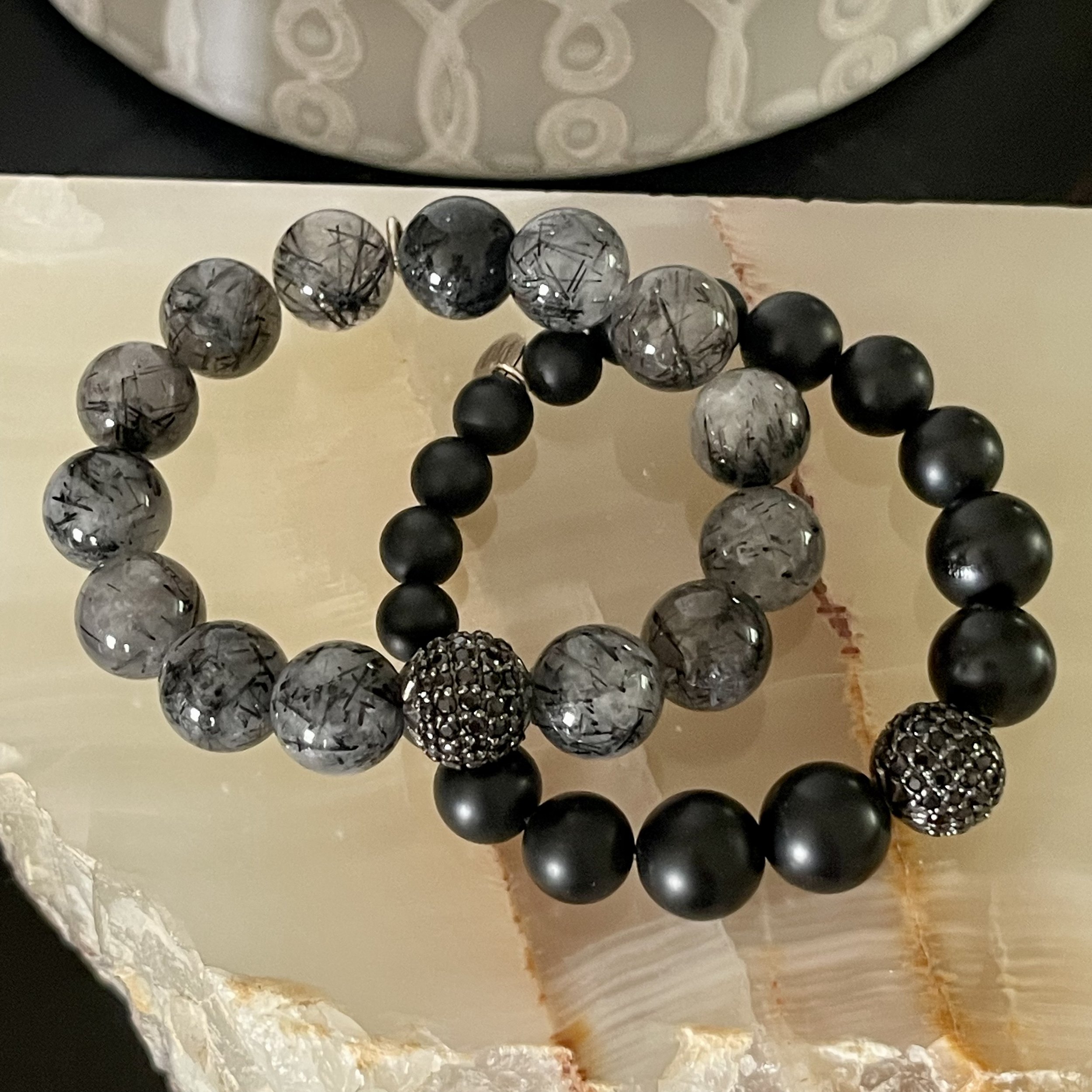 Willis' Rock Shop Tourmalinated Quartz Bracelet | EBTH