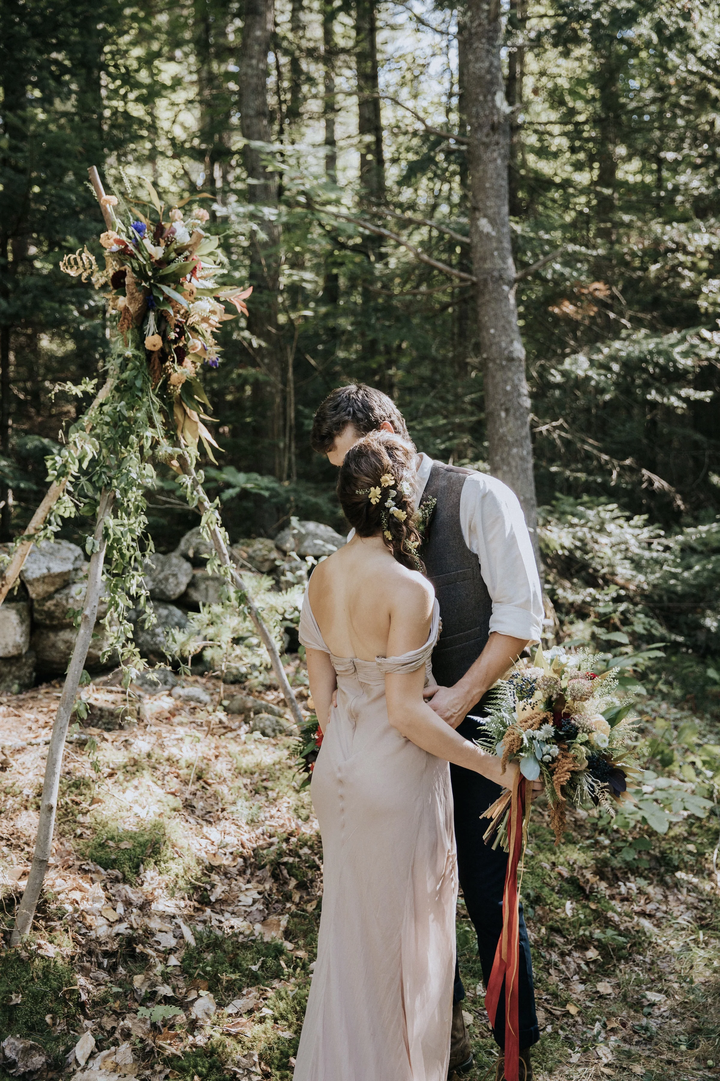 Finding Love in the Maine Woods Fall 2017 Styled Shoot Private residence, Waterford, Maine Jessie Dineen Photography http://jessiedineenphotography.com/