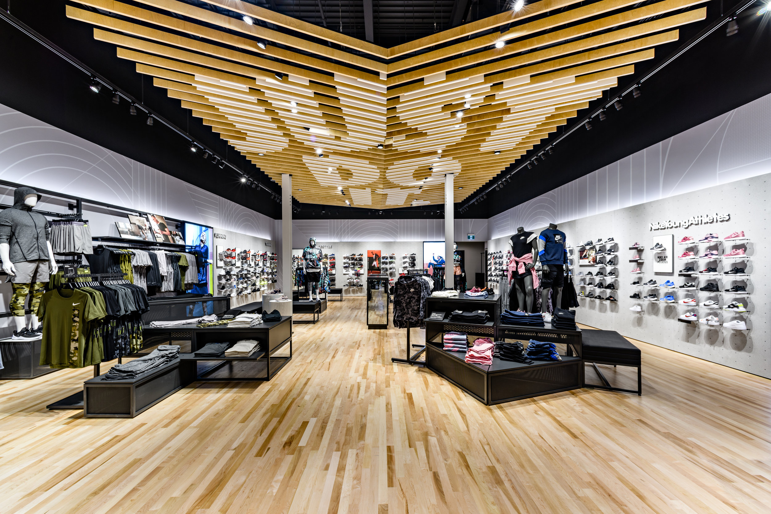 nike store eaton centre