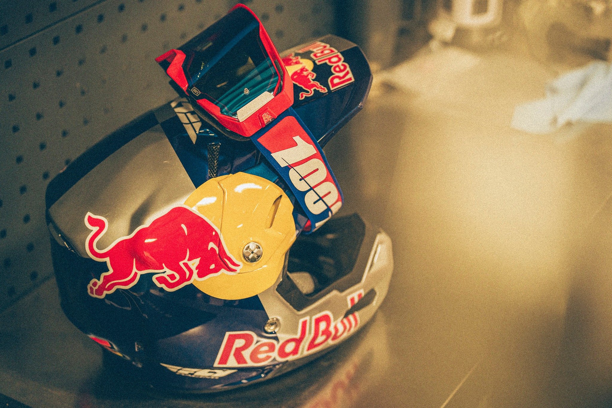 Discover a fresh perspective with @ride100percent Goggles.

#MX #goggles #redbull #ride100percent