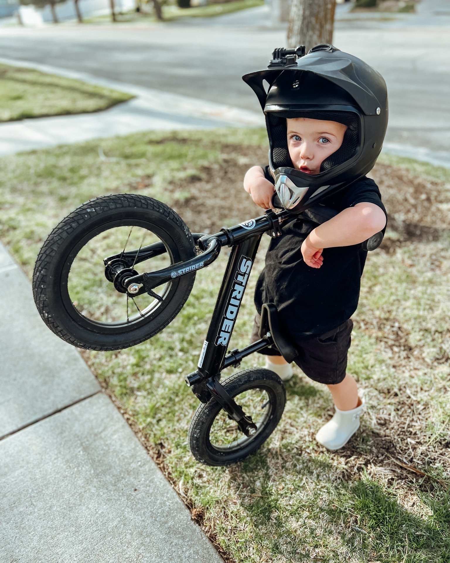 what is a balance bike?

It's a pedal free bike that helps children master the most important biking skill of all...BALANCE!

Children propel themselves forward by scooching along with their feet ( striding ) and as they become more confident, they l