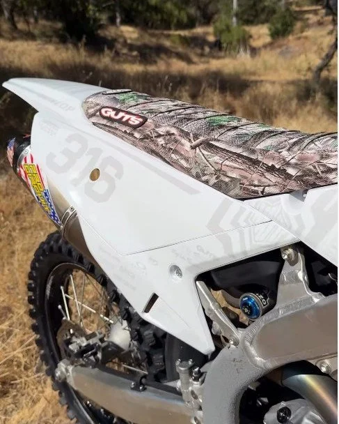 @guts_racing_inc Customizable Camo 🔥

#seatcover #guts #mx