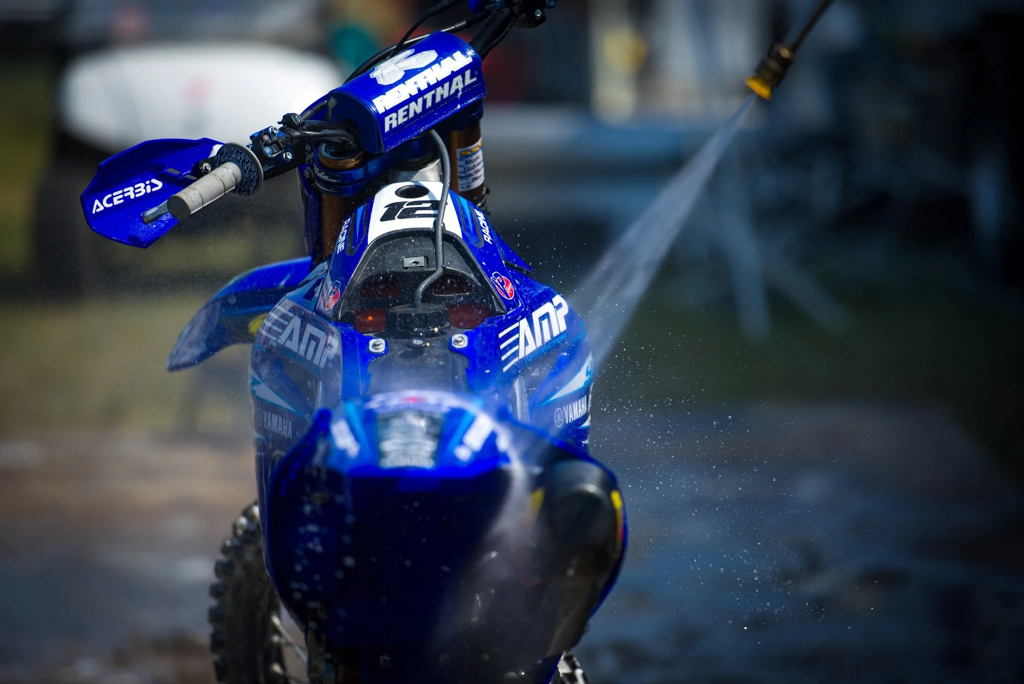 Get setup like @sebastien_racine12 with the @renthal_moto Fatbar Pad.
#fatbar #renthal #MX #barpad