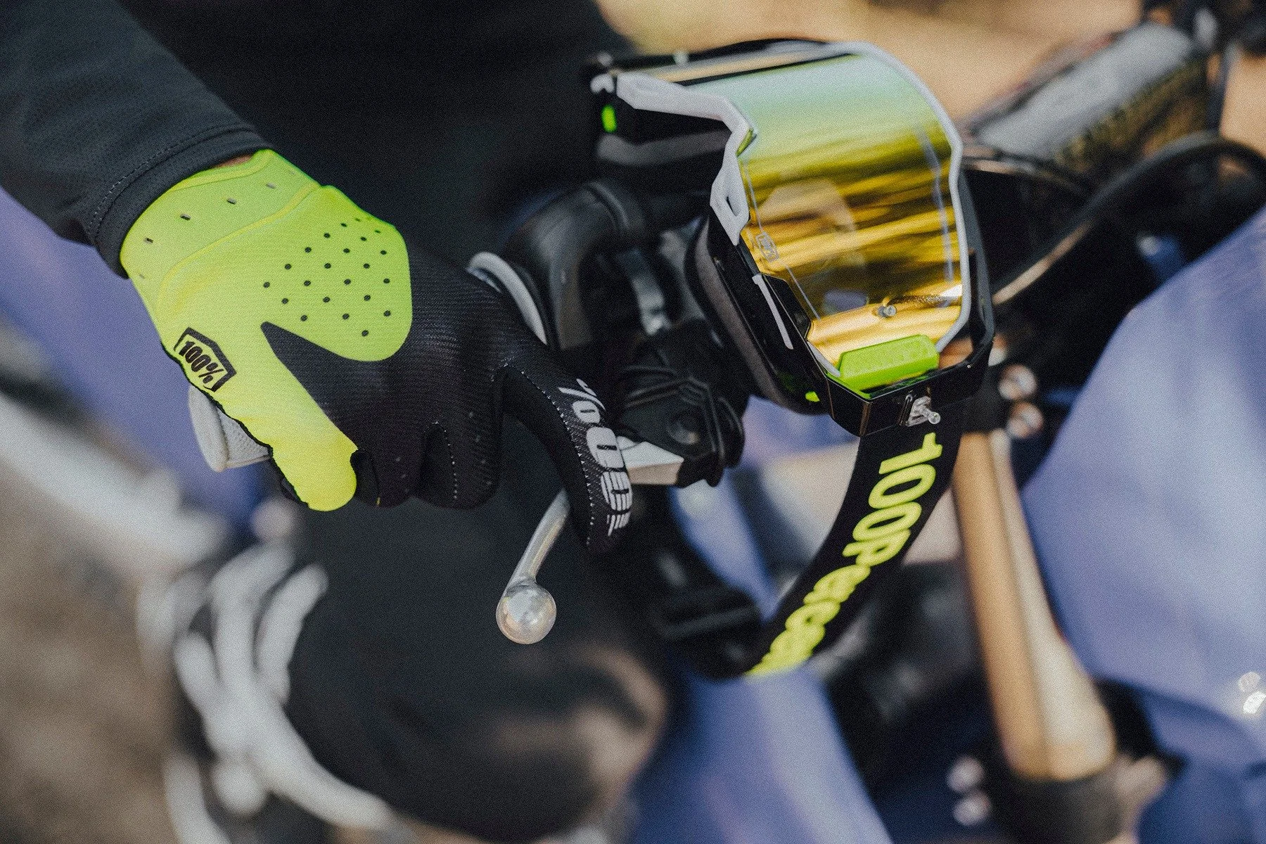 Lightweight &amp; Resilient: The iTrack&reg; glove offers maximum comfort with minimal distractions.

@ride100percent