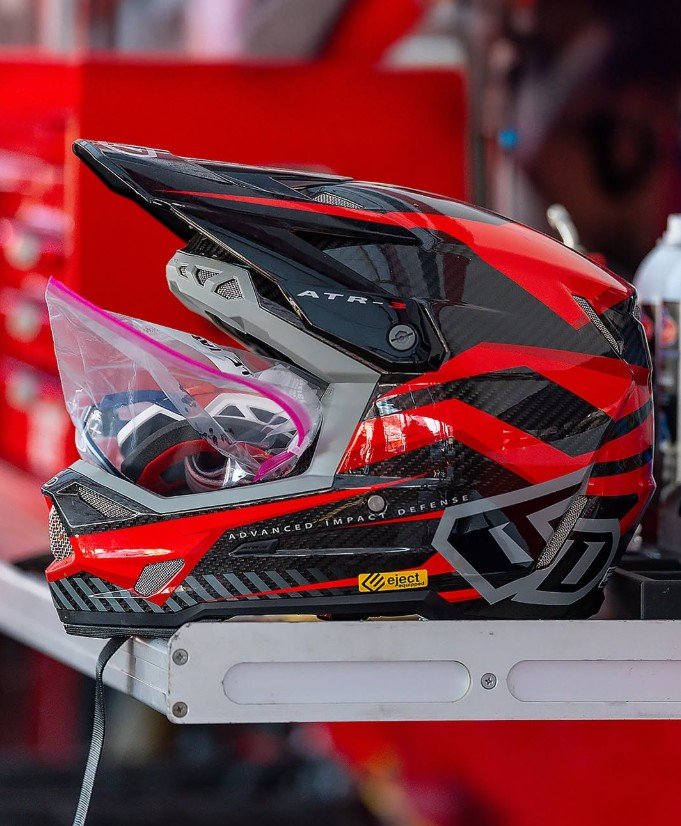 Proven in the Pits

@6dhelmets ATR-3 // Rival Red

#nextlevelbrainprotection
