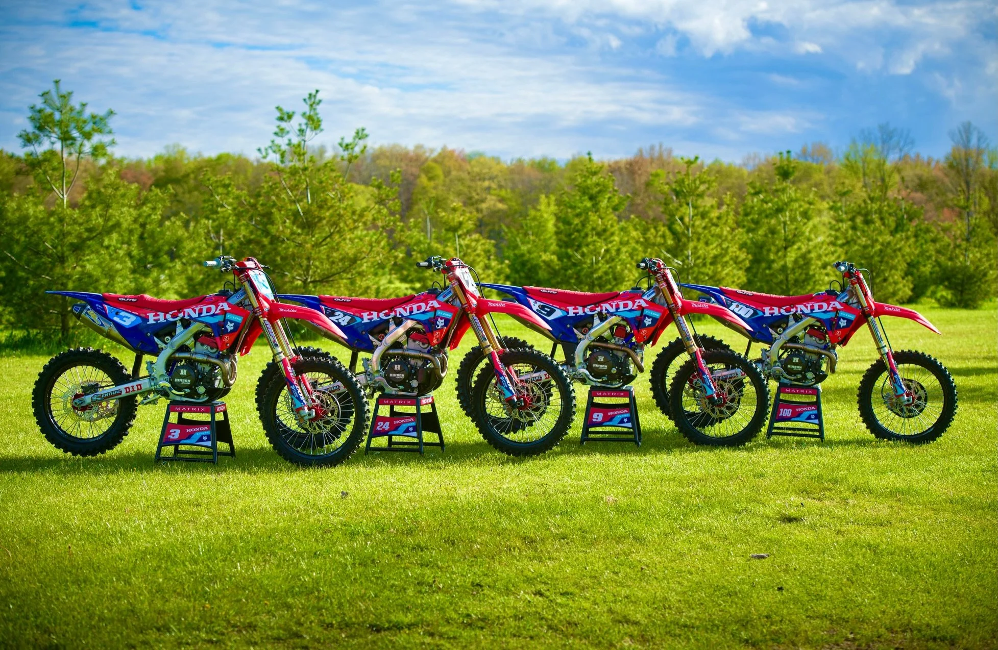 The 2026 Honda Canada GDR Fox Racing team with the Matrix A2 Stand 

#bikestand #mx #dirtbike #honda