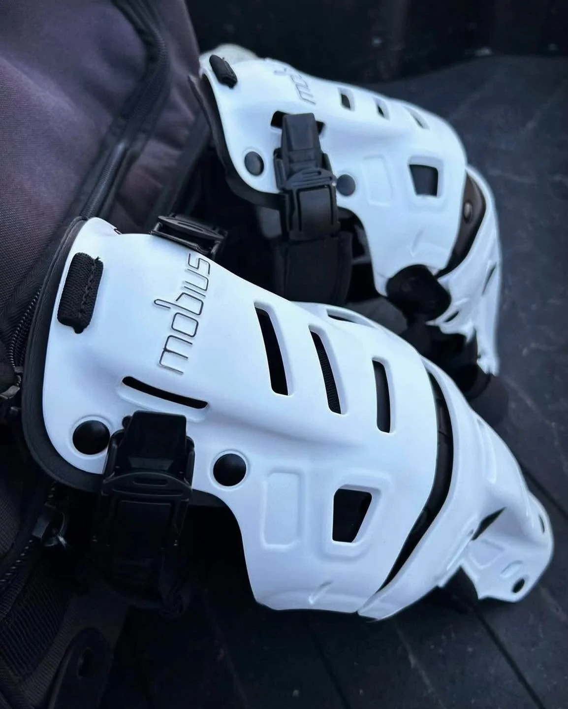 Knee Pad 🫱🏼&zwj;🫲🏽 Knee Brace &bull; the X8H gives you the duo you alway wanted!

#MobiusBraces #X8H #kneepads #kneebraces #actionsports