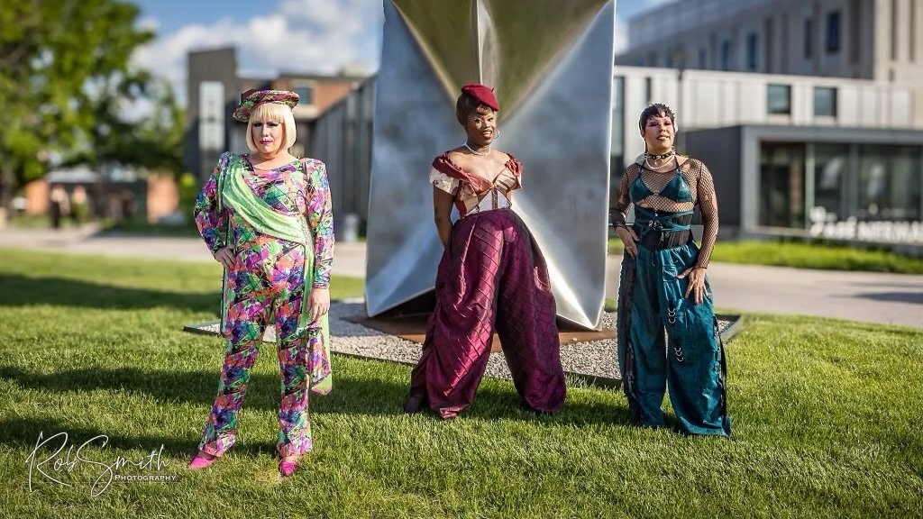 KC Art Pop with some fabulous queens! Thank you at @kcartinstitute for having us join in on the fun!