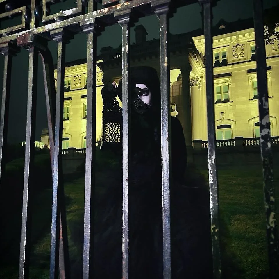 Haunting the grounds @themuseumofkansascity 👻