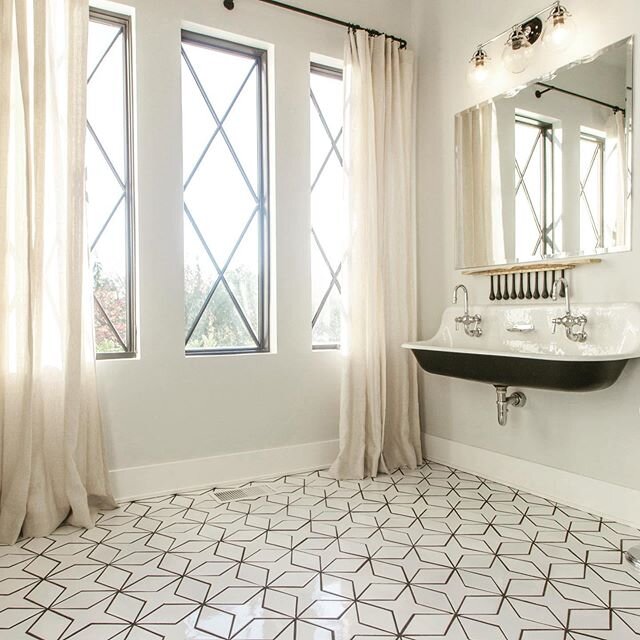 We hope your 2020 is off to a fresh start!! #homesweethome #classic #homebuilder #montgomeryclassic #bathroomdesign #bathroom #tile #interiors #instahome #homesofinsta #happynewyear #leipersfork #franklin #bellemeade #brentwood #tennessee