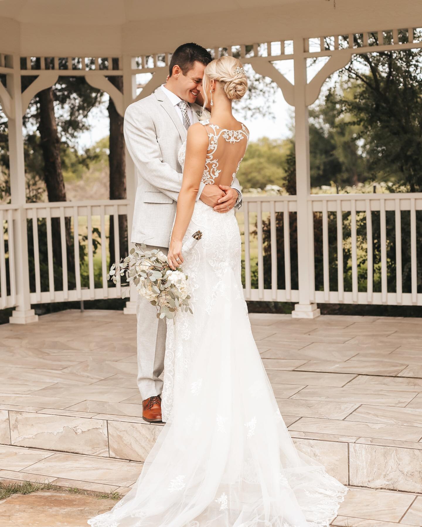 So many beautiful moments from this day&hellip; but my two favorite moments are easily the first prayer without seeing each other before the ceremony and/or making a pb&amp;j as their unity symbol during the ceremony! More to come on both of those la