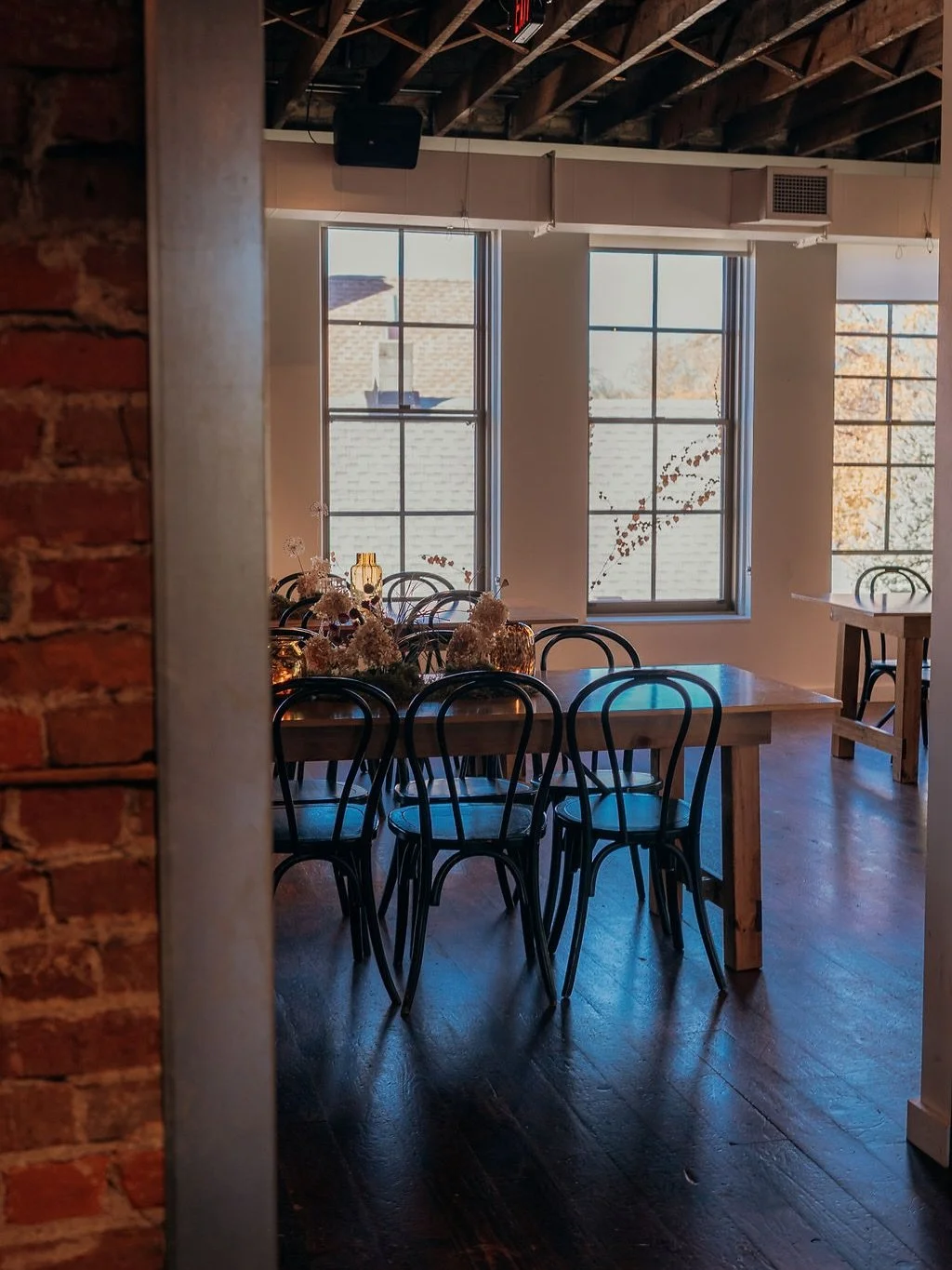 Had so much fun designing for a @tcwepnetwork event at @station10gatherings a few weeks ago. I used all dried local materials that were leftover from our season / dried bits from my own backyard garden, and I am so pleased with how it turned out! Tha