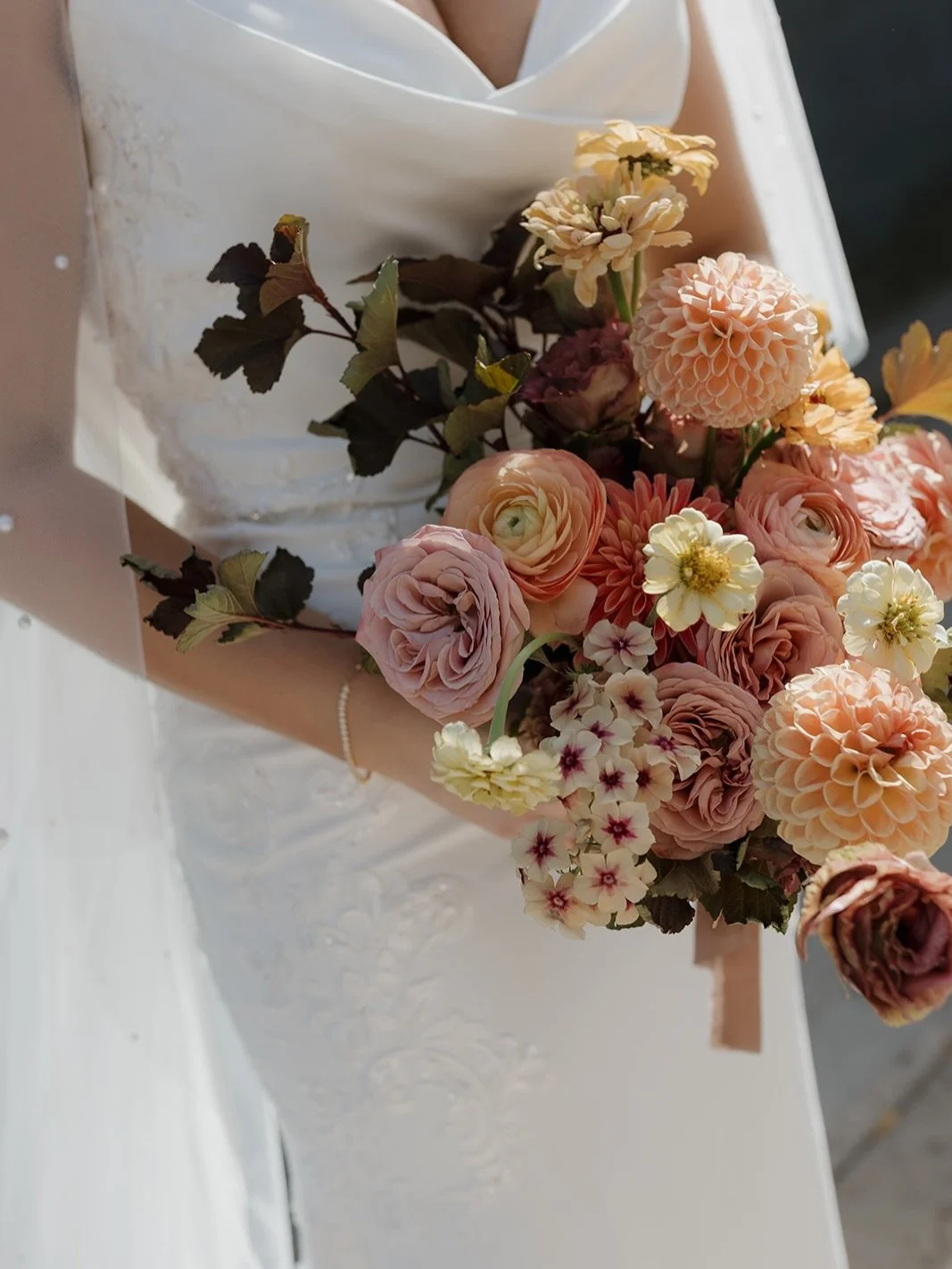 Ladies and gentelmen, her. 

Floral and coordination: @essenevents
Photography: @heatherjoyphotography 
Venue: @paikkamn 
Beauty: @thebeautycollectivellc