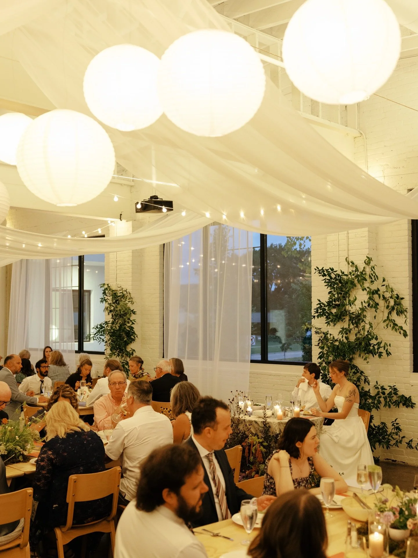 You: &ldquo;Is the drapery and lighting install really going to make my wedding feel more cozy and intimate?&rdquo;

Us: &ldquo;uhhh yeah!&rdquo;

Planning, design, floral: @essenevents 
Venue: @_thelowlands 
Photography: @zoeprindsflashweddings 
Dra
