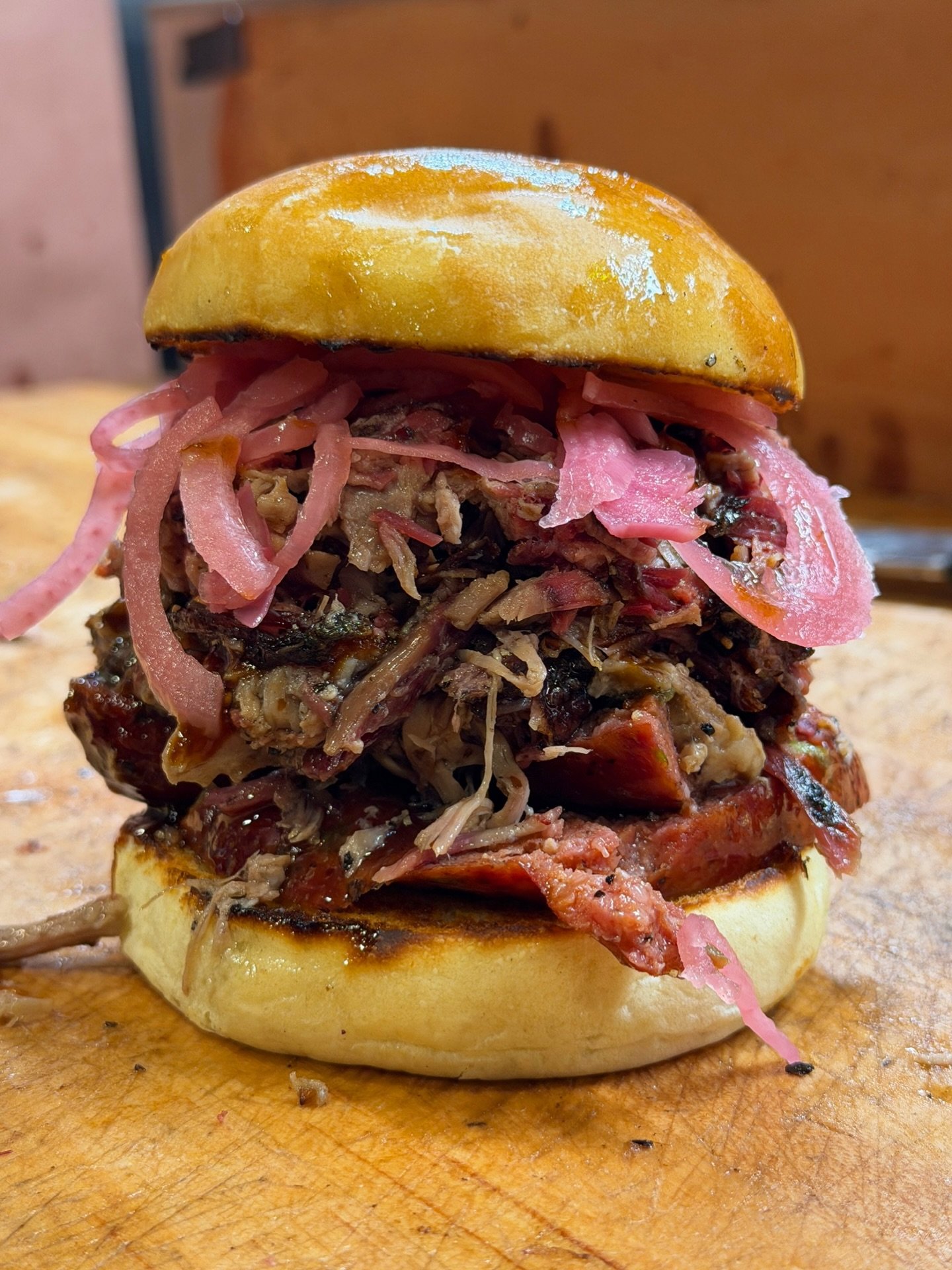 The Tres Hombres ain&rsquo;t no light lunch, but it is a great meal to enjoy before a night of New Year&rsquo;s Eve celebrations! 🎉 We&rsquo;re open today but closed tomorrow (1/1) on New Years Day, so come in and see us. 

Chopped brisket, pulled p