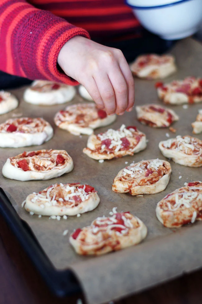 MIT KINDERN KOCHEN: SUPERSIMPLE PIZZA-SCHNECKEN