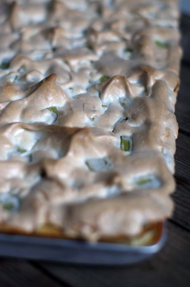 RHABARBER-BAISER-KUCHEN