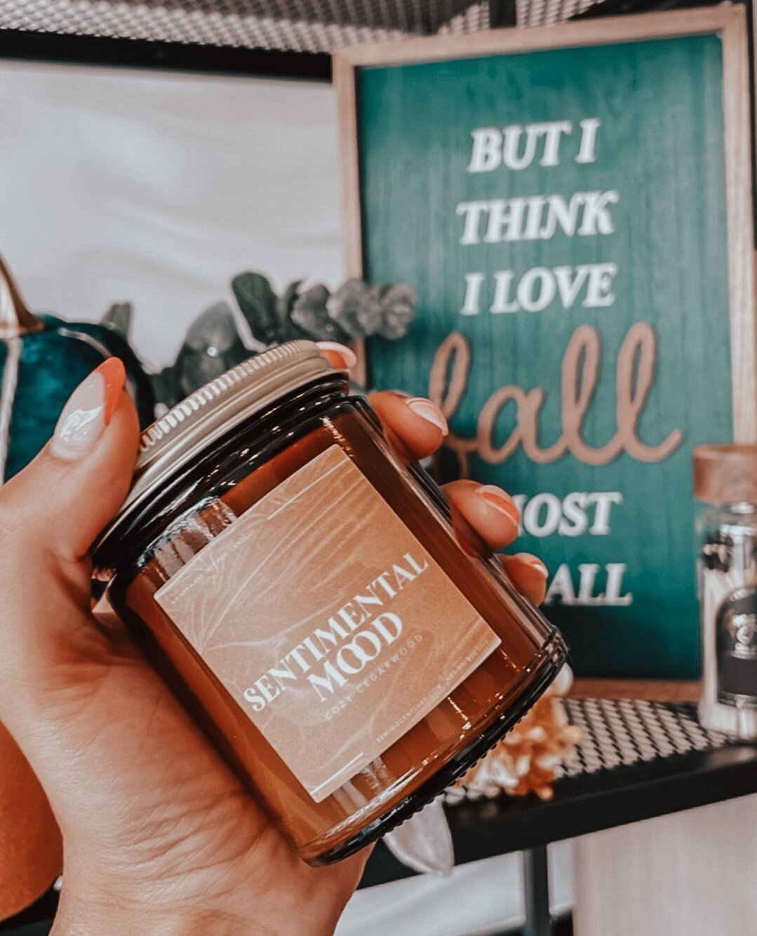 It's all Fall Vibes up in here! ⁠
Cue's Mos Def - The Panties...⁠
⁠
⁠
#reminiscentluxecandles #handpoured #smallbusiness #candlelover #scentedcandles #candleaddict #vegancandles #luxury #dmv  #giftbox #candlemaker #whatimmelting #momownedbusiness #ca