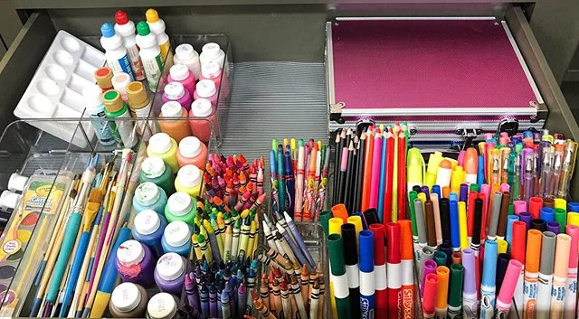 Avoid classroom clutter by using dividers wherever possible, especially in supply drawers. Then label each so there’s a specific place for every item to go. That will not only make it easier to find exactly what you need, when you need it, but it will also help students know where to put things back. #aplaceforeverything
.
Tag your favorite teacher. .
.
.
#backtoschool #school #newschoolyear2019 #endofsummer #classroom #classroomideas #classroomorganization #classroomclutter #declutter #classrooms #classroompinspirations #classroomtransformation #classroomgoals #tidyup #simplify #getorganized #professionalorganizer #professionalorganizing #teachersofinstagram #teachers #teachingideas
