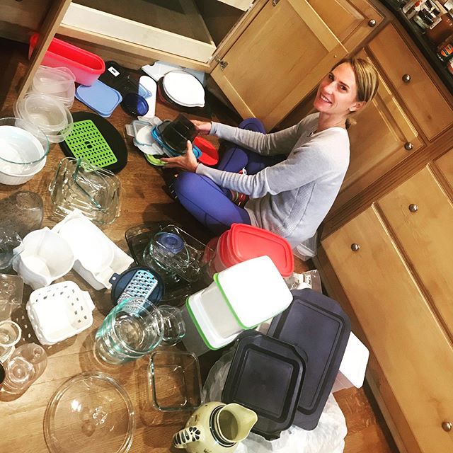 Planning to move, but dreading it? We can handle everything for you — from all the logistical coordination and overseeing movers through every phase of loading and unloading the moving trucks, to unpacking items and organizing them to fit your lifestyle.
.
.
.
#moving #movingtips #movinghacks #organized #organize #organization #homeorganizer #homeorganization #homeorganizing #movingday #simplify #memphishomes #memphis #movingcompany #professionalorganizer #memphisorganizer #memphisorganization #memphisrealestate #movingout #movingsoon #movingin