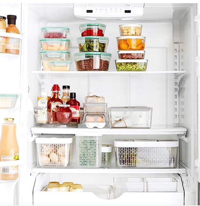 Completely swooning over this refrigerator&rsquo;s organization. Matching Tupperware, canisters, and bins go a long way when it comes to how good the inside of a fridge looks.
.
.
@williams_sonoma
.
.
#fridgegoals #fridgeorganization #refrigerator #k