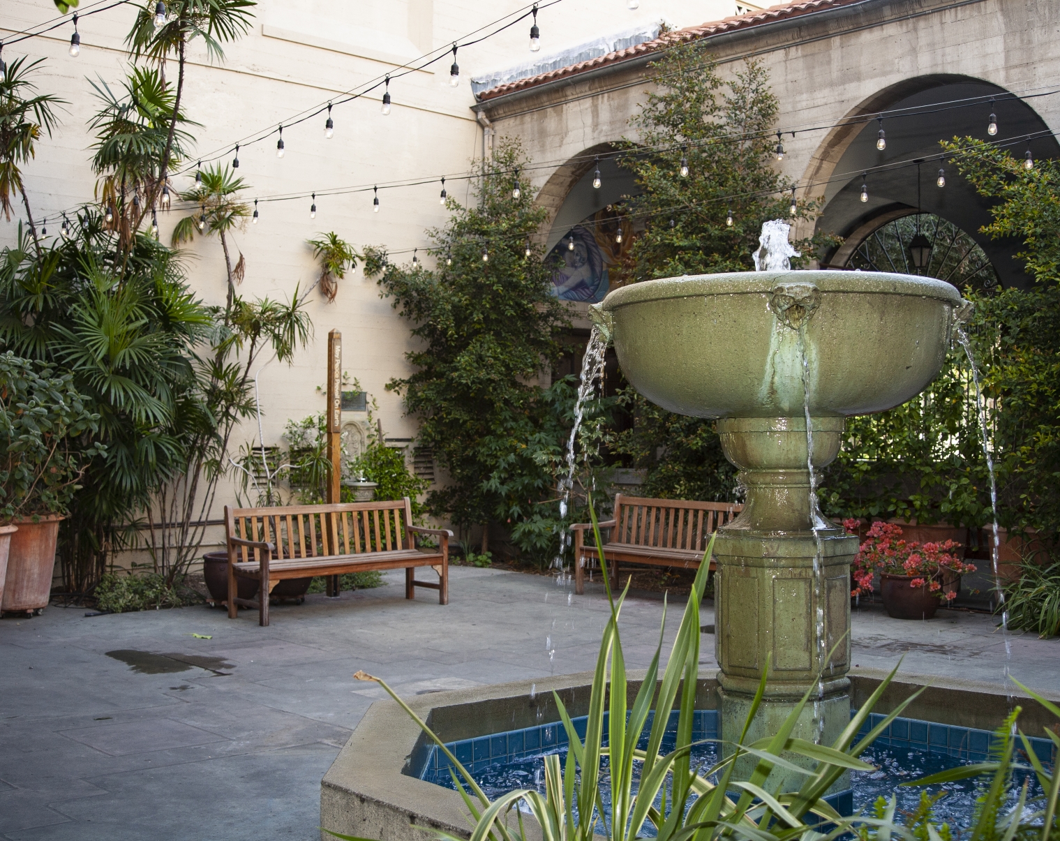 Courtyard_UU_LA_Church.jpg