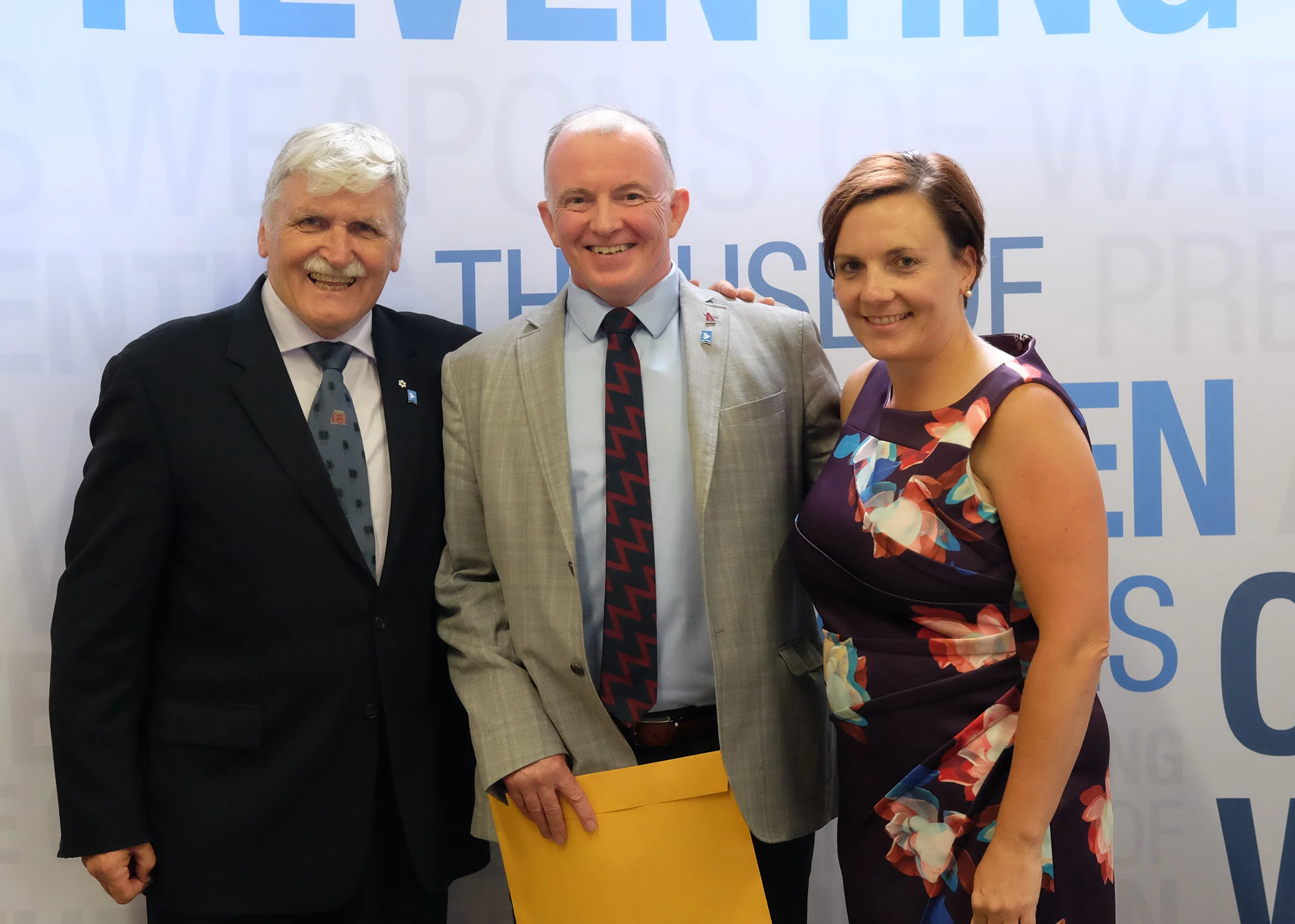 Dr. Ian MacVicar graduated from the Veteran Trainers to Eradicate Child Soldiers (VTECS) program on 27 July 2017. He is flanked by Lieutenant-General Roméo Dallaire, founder of the Dallaire Initiative (LEFT) and Dr. Shelly Whitman, CEO of the Dallaire Initiative (RIGHT). 
