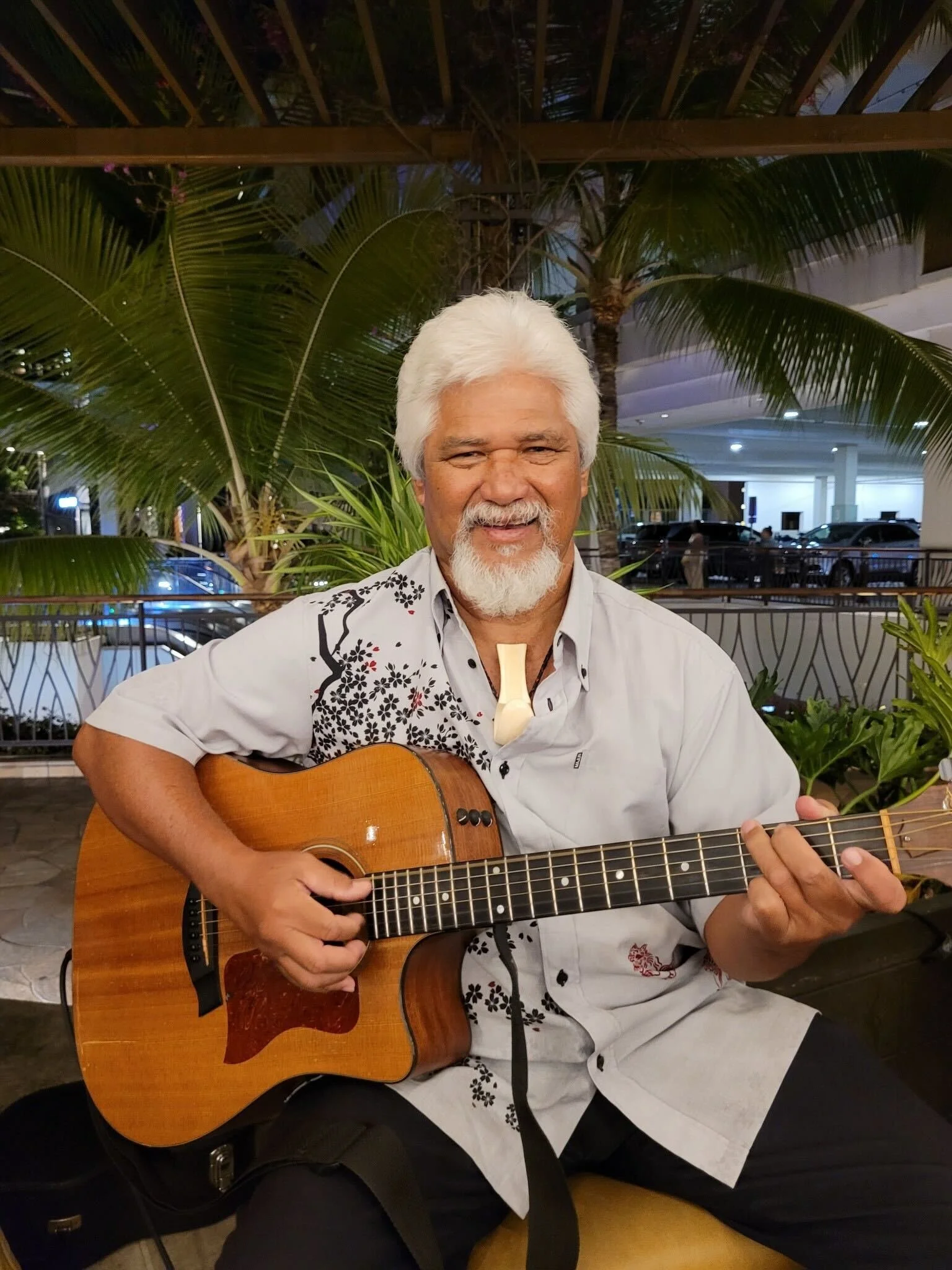 Live Music: Eric Keawe