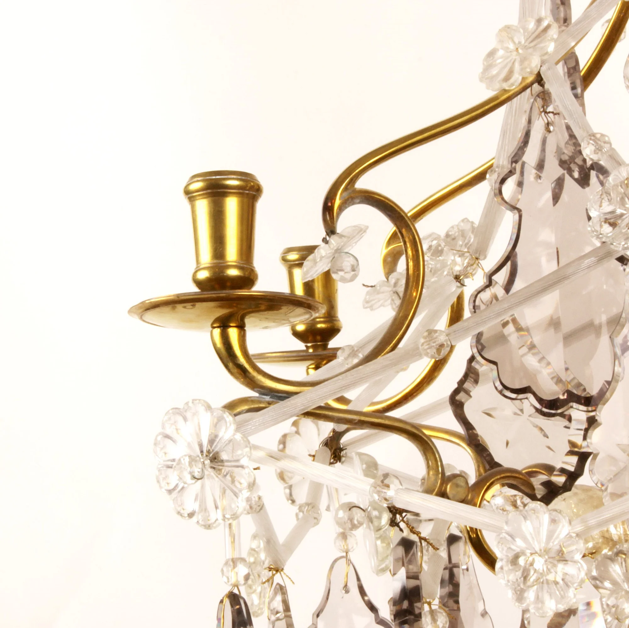 fin ljuskrona i rokokostil. Hagelins Antik 180528 02